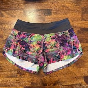 Lululemon Speed Up Mid-Rise Lined Short 4", Size 6